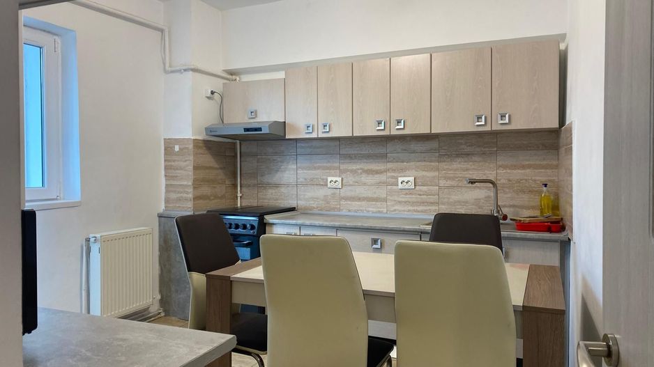 Închiriere apartament cu 4 camere, spatiu generos– Centru, Târgoviște - Poză 8