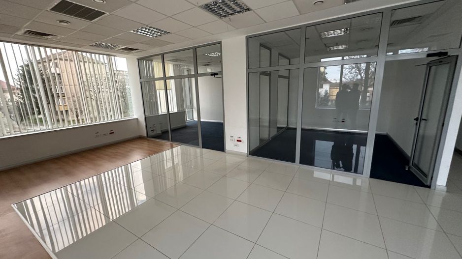 Spatiu de birouri la artera - Poză 10