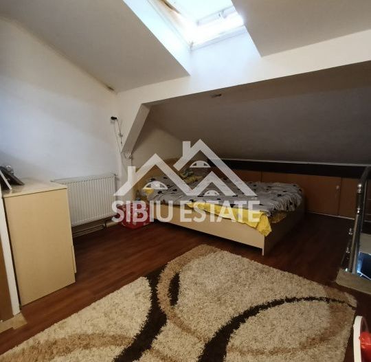  Apartament la mansardă ,3 camere, mobilat și utilat zona Ipas  - Poză 4