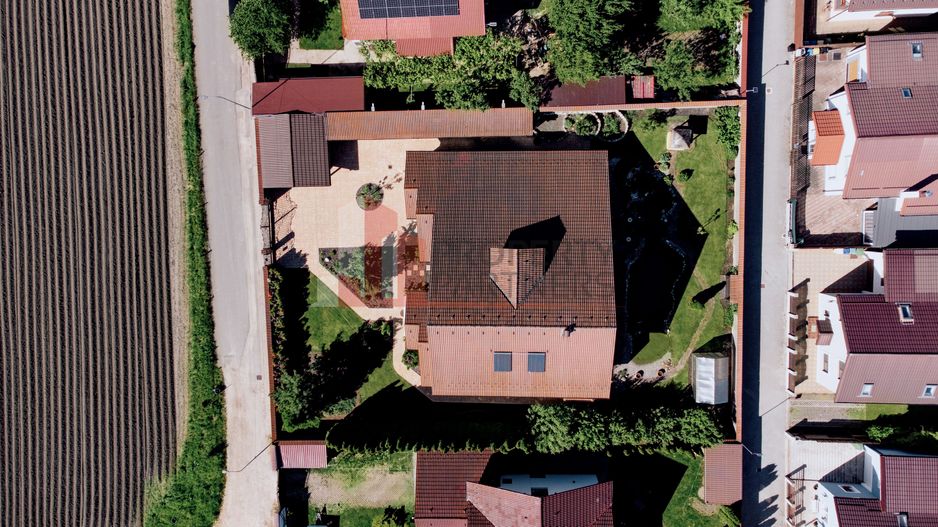 Proprietate de lux în Ghimbav, la doar 10 minute de Brașov - Poză 38