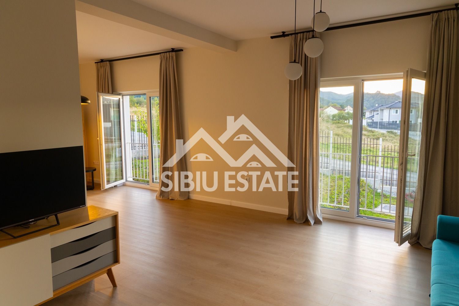 Casa moderna,de inchiriat,cu 4 camere, 3 bai-prima inchiriere Cisnadie - Poză 2