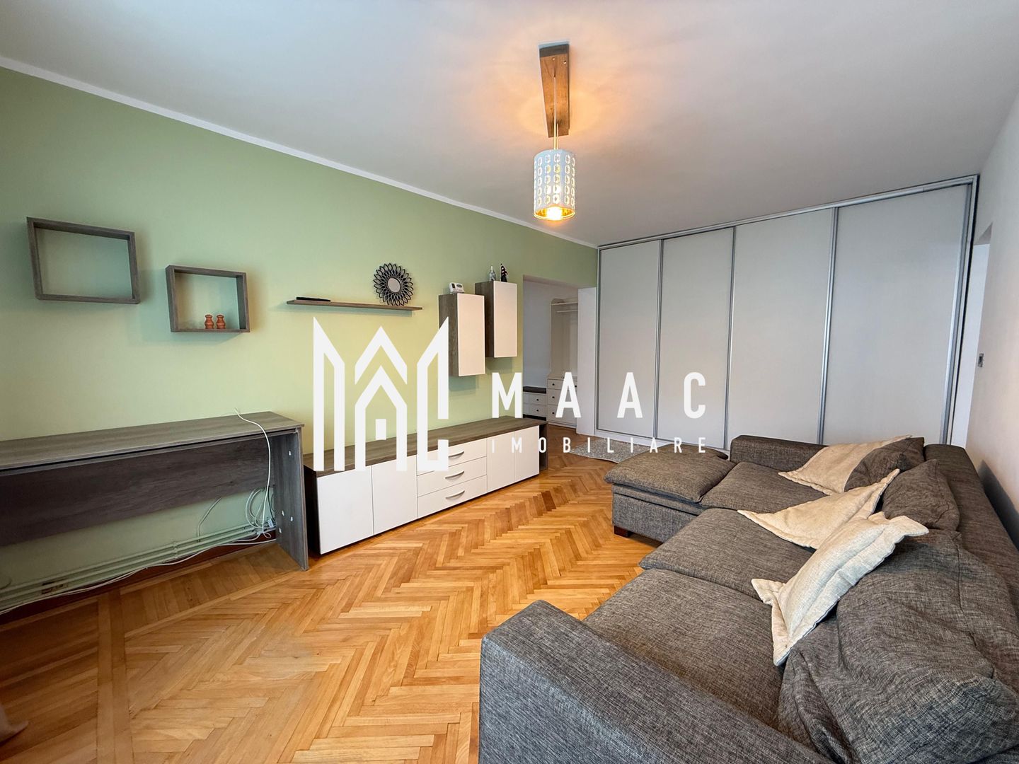 Apartament 3 camere | 2 bai | Renovat | Balcon | V. Aurie - Poză 1