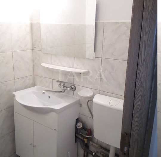 Apartament cu 3 camere Zona Centrala - Poză 8