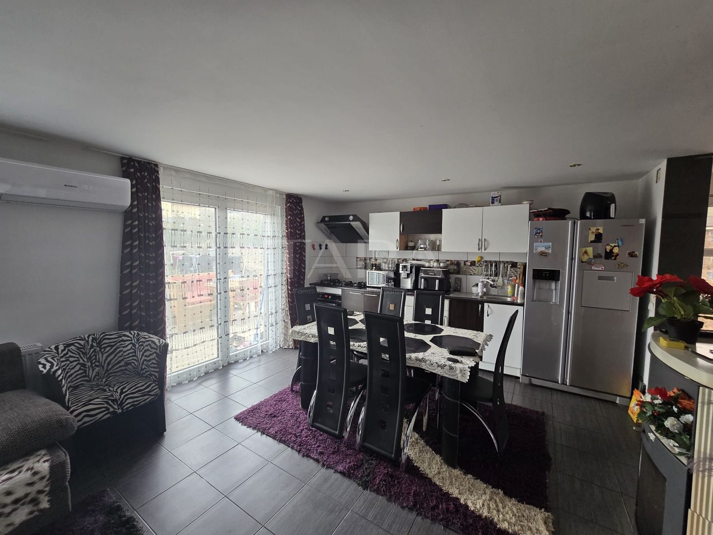 Casă spațioasă, 556 mp teren – Câmpenești, mobilată și utilată - Poză 2