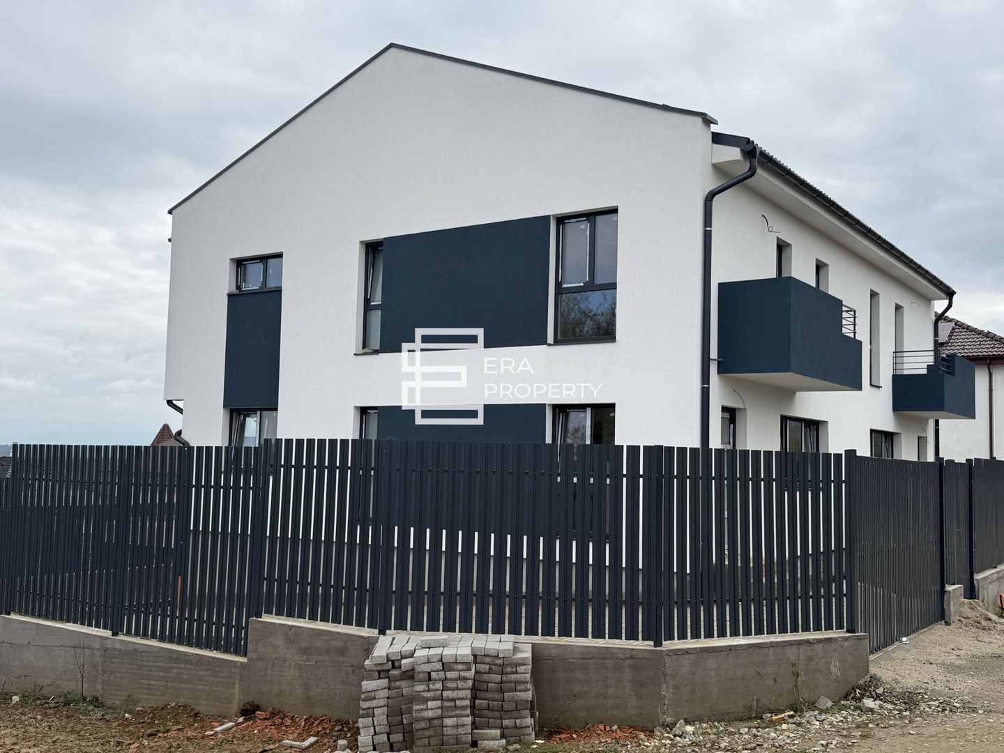 Casă nouă, cu pivniță, pod și 3 dormitoare – situată pe colț - Cisnadie - Poză 15