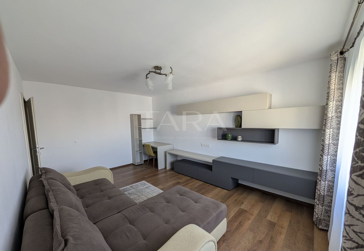 Apartament renovat complet, 2 camere decomandat, zona Gheorgheni. - Poză 1