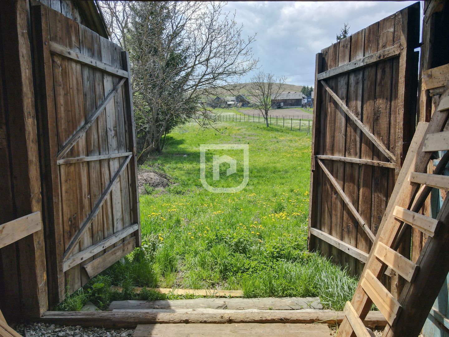 De vanzare casa cu anexe - 2507 mp Manastirea Humorului - Poză 1