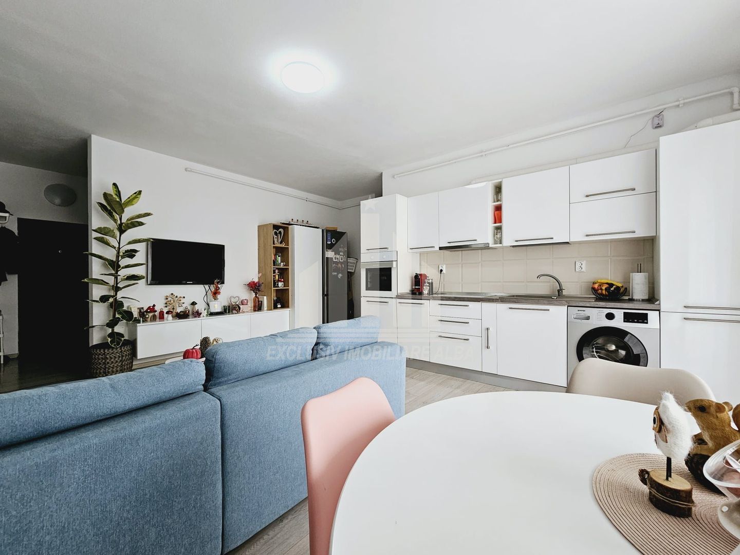 Apartament cu 3 camere de vanzare, Ampoi 3 - Poză 1