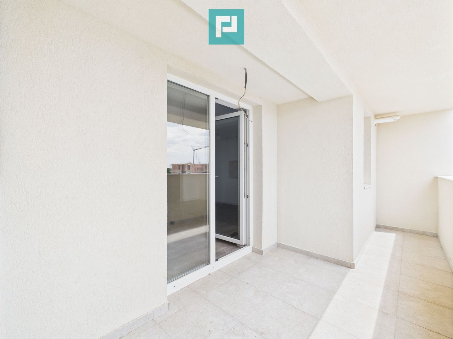 Apartament 3 camere | Etaj 2 | Zona Torontalului - Poză 3