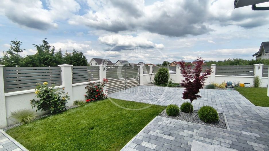 Casa de vanzare cu 4 camere si piscina in Cihei, Bihor - Poză 2