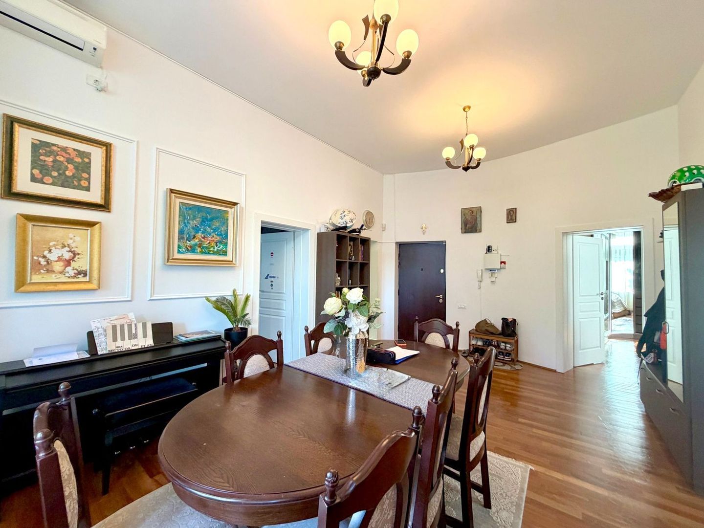 Apartament deosebit - et 1 în vilă interbelică - renovat  Gradina Icoanei - Poză 1