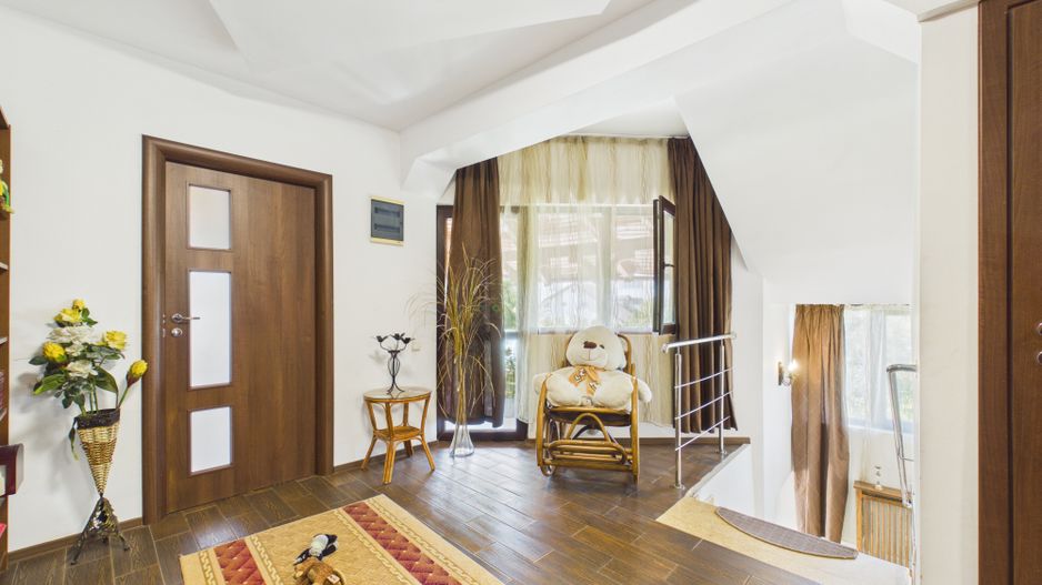 Vilă 10 camere + spațiu comercial | teren 1.300 mp | Otopeni 23 August - Poză 5