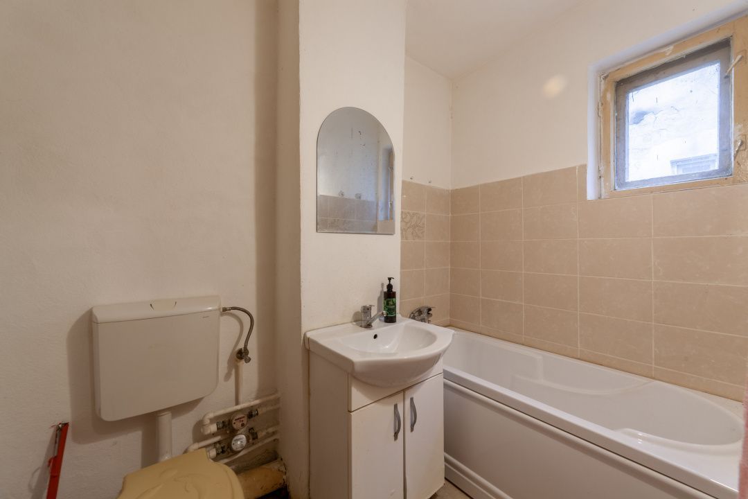 Apartament 3 camere, etaj 3/4, Razboieni - Poză 6