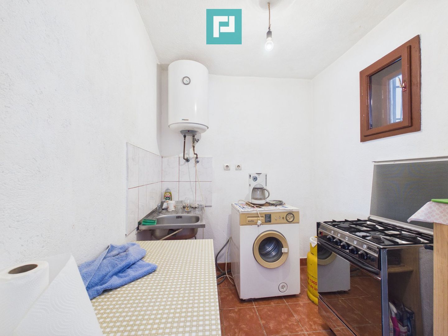 Casă cu teren 2877 mp, orașul Ineu - Poză 9