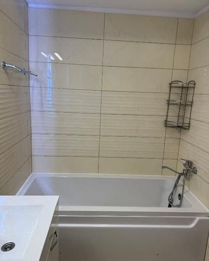 Inchiriez aparatament mobilat bloc nou zona Mihai Bravu - Poză 12