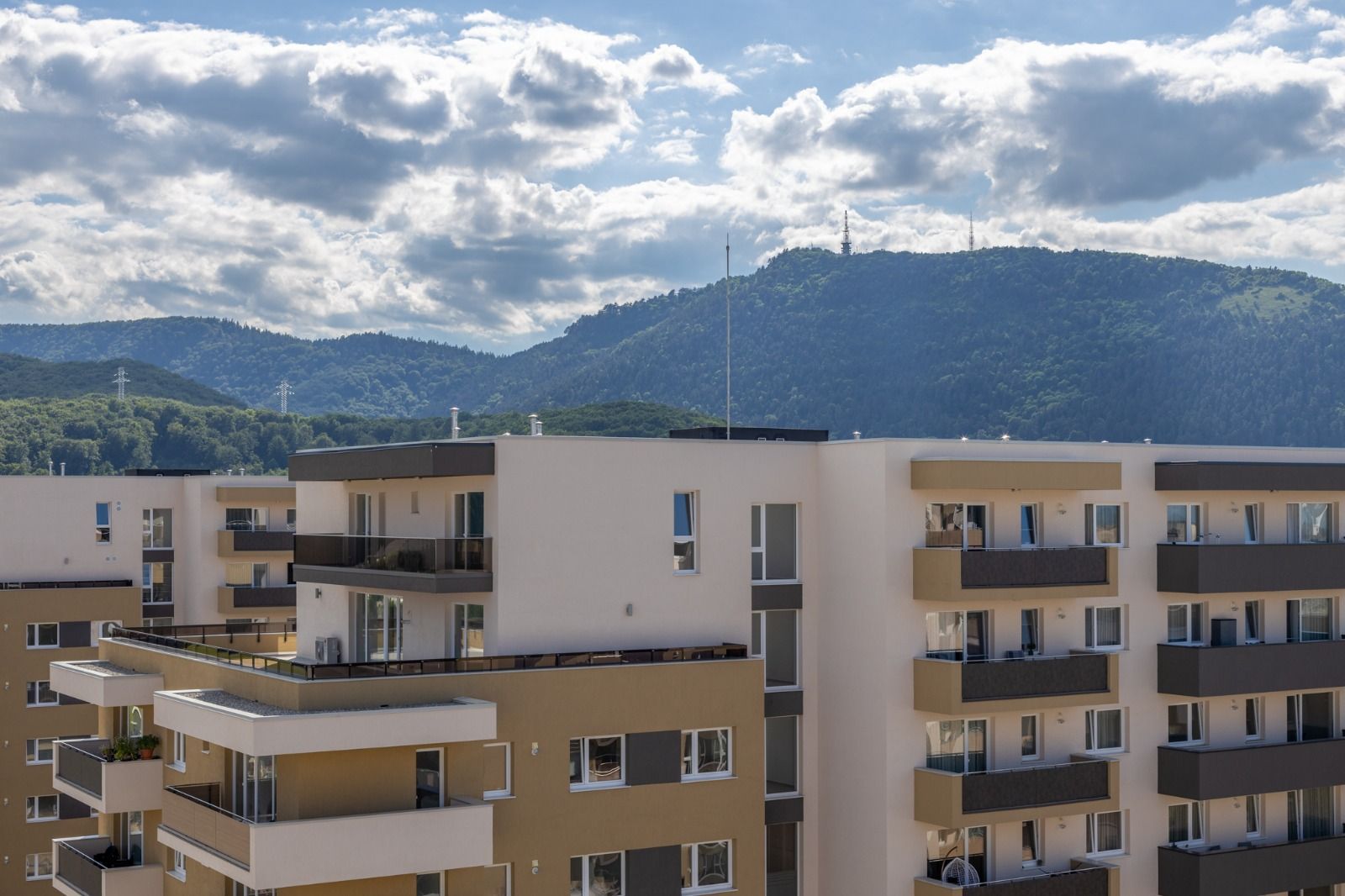 Inchiriem apartament 3 camere mobilat utilat lux cu parcare subterana - Poză 4