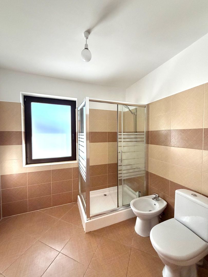 1100 e/ mp - Casa individuala  - 700 mp teren - la asfalt - Sacalaz - Poză 12