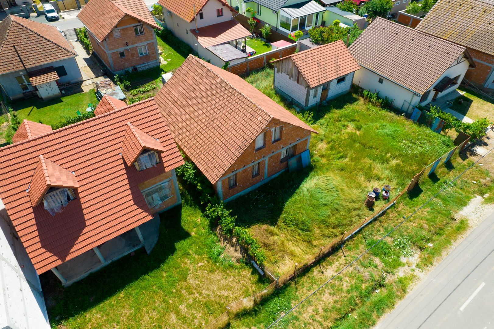 Casă la roșu în Livada - Poză 5