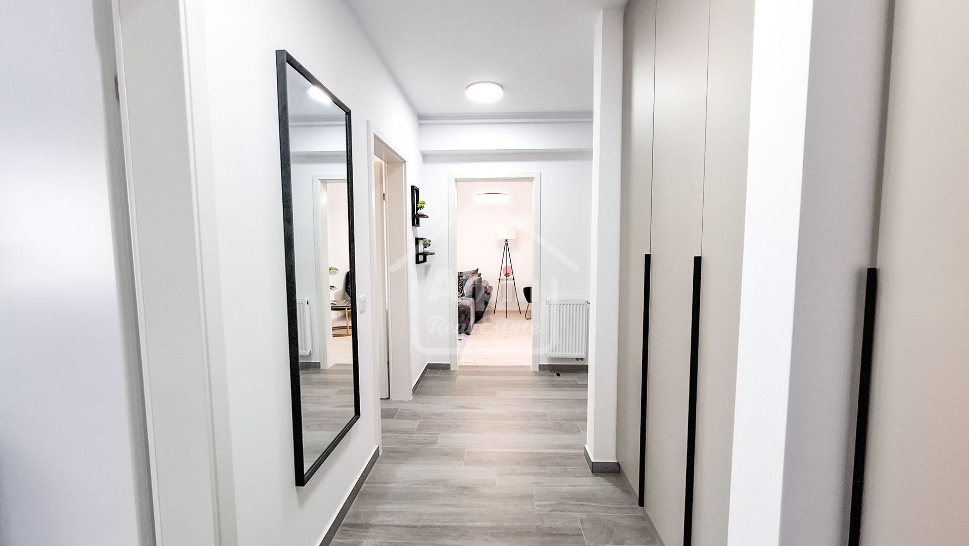 Design Modern Finisaje Calitative I Tractorul - Poză 5