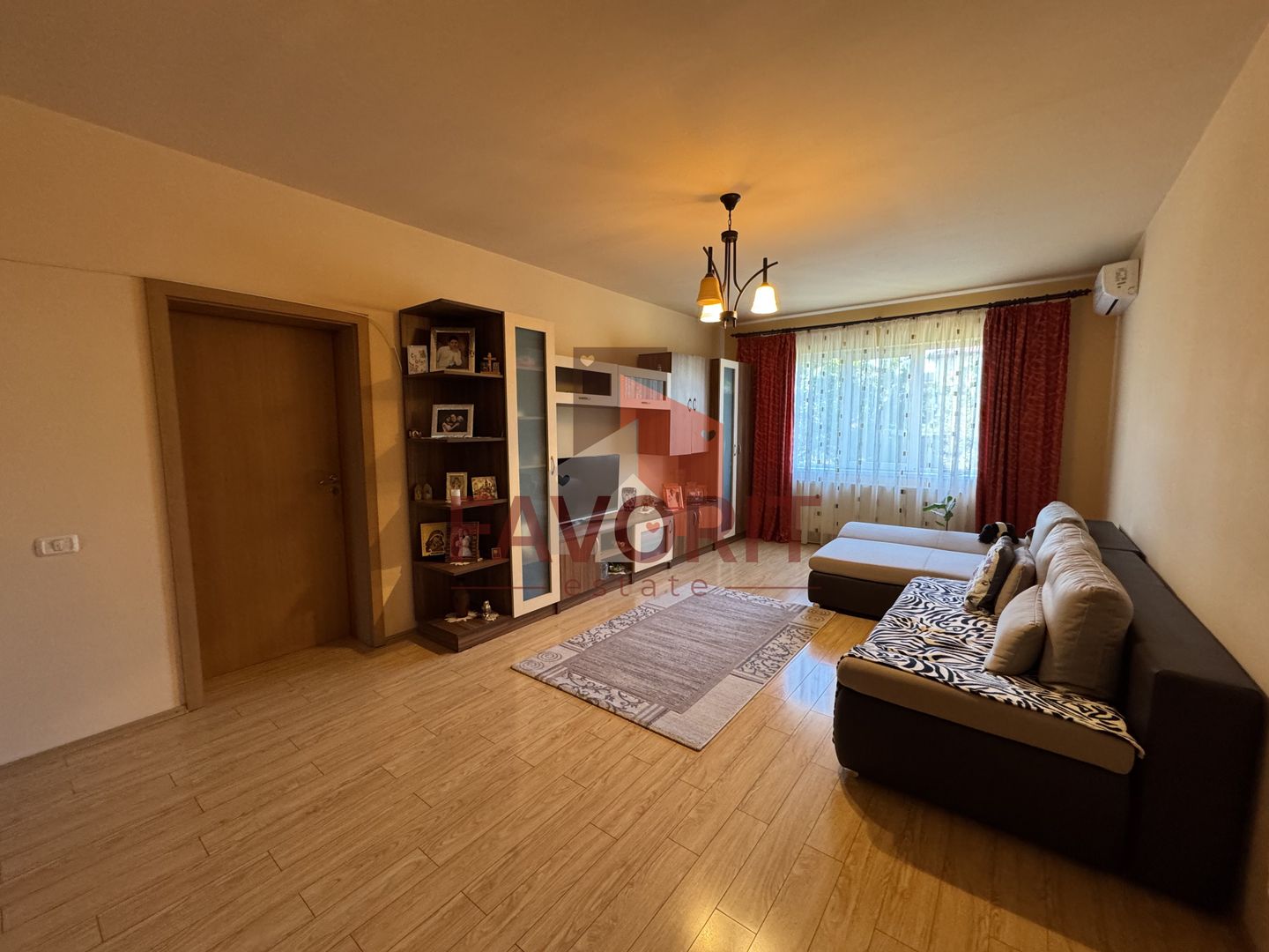 COMISION 0%.  Casa individuala cu garaj . Zona Decathlon . - Poză 1