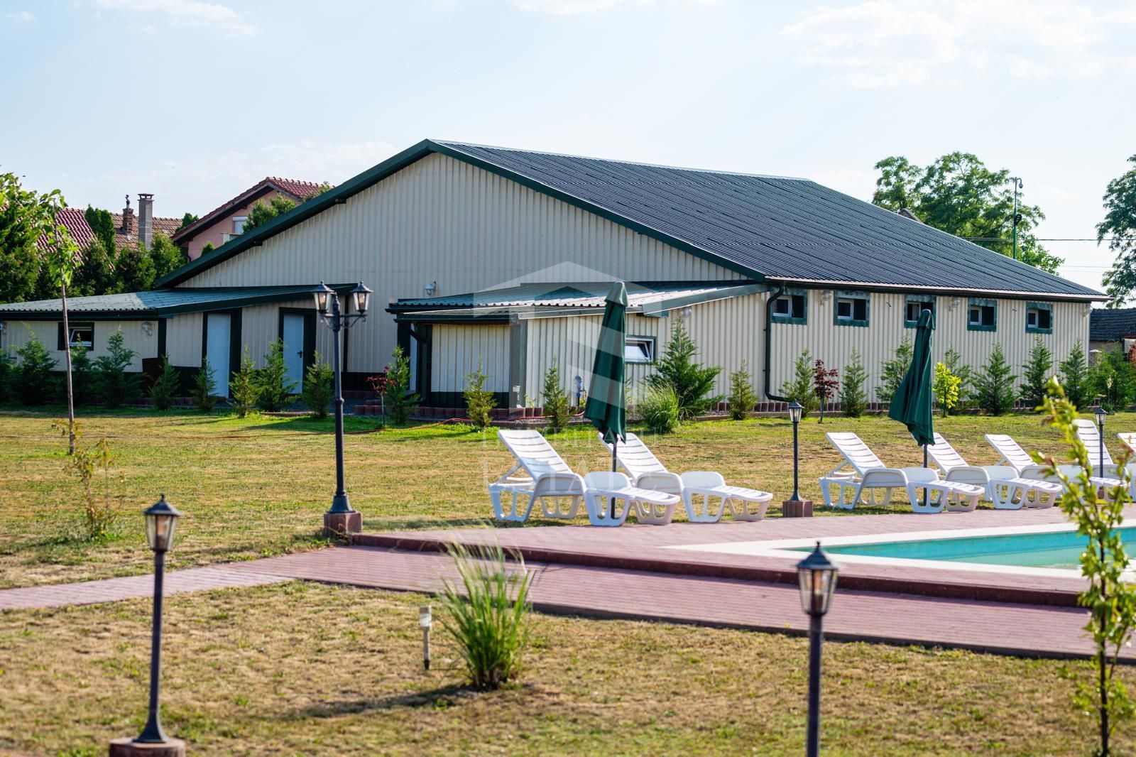 Sala de evenimente cu  piscina si foisor Biled COMISION 0 % CUMPARATOR - Poză 10