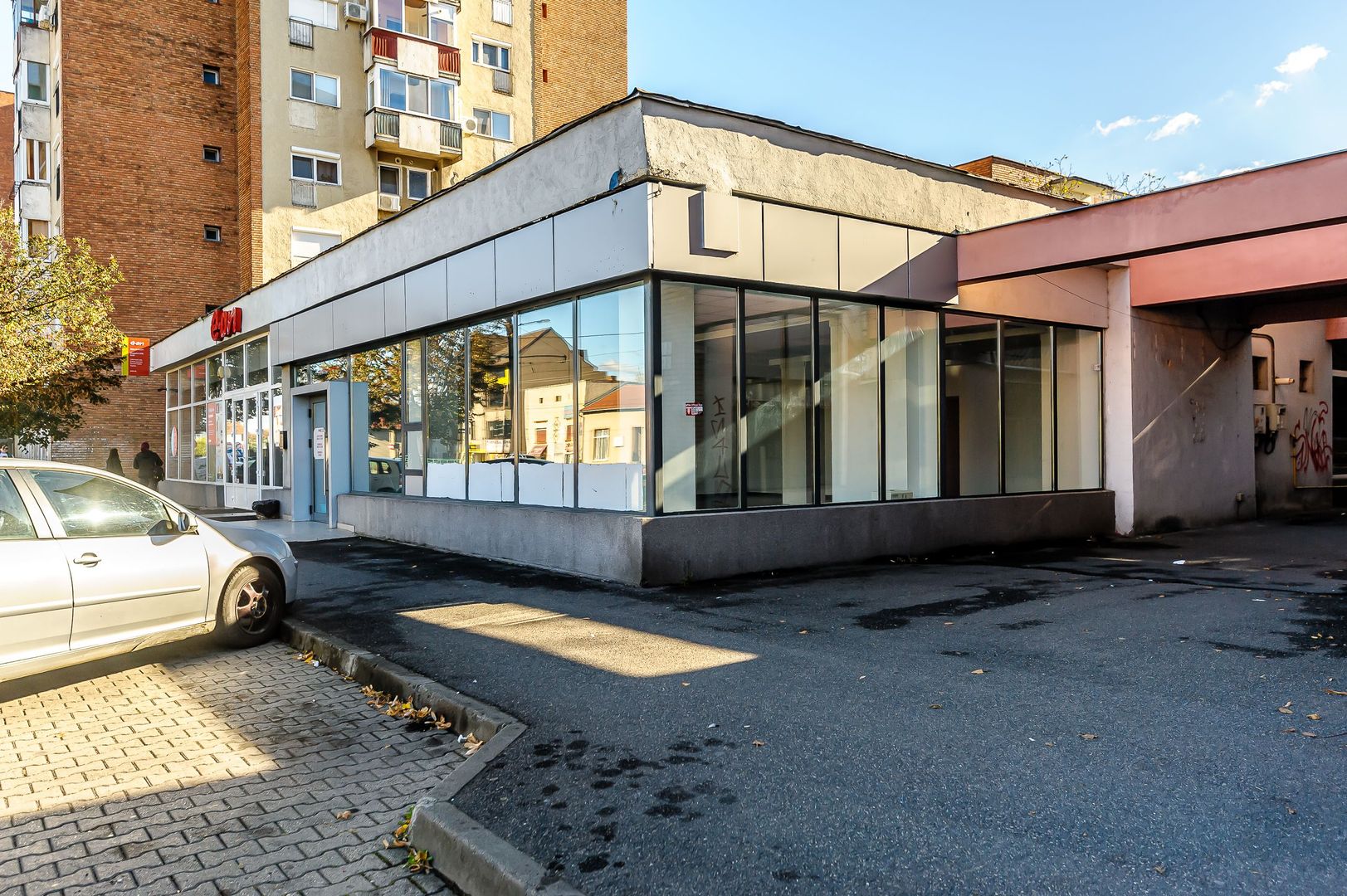 Spațiu comercial cu vitrină de 20 m, Micalaca Arad. - Poză 1