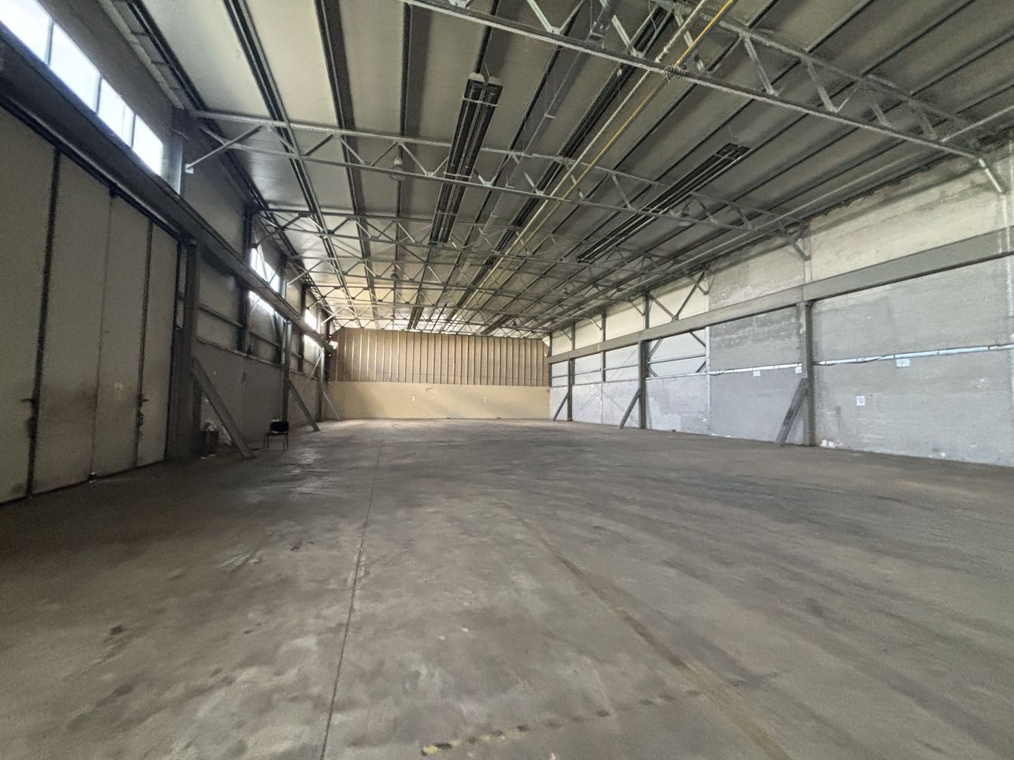 Depozit cu showroom de inchiriat de 1600 mp - Poză 22