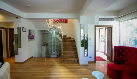 Vila 8 Camere Piata Dorobanti