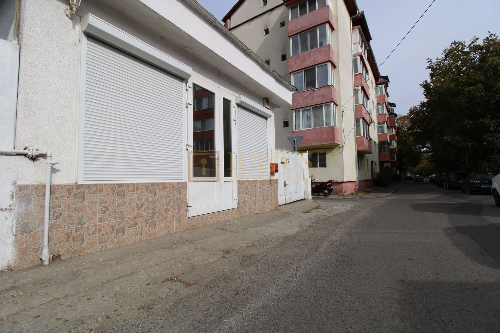 SAD,Birou/spatiu comercial, garaj, curte, centrala proprie, Zona Simion Barnutiu - Poză 3