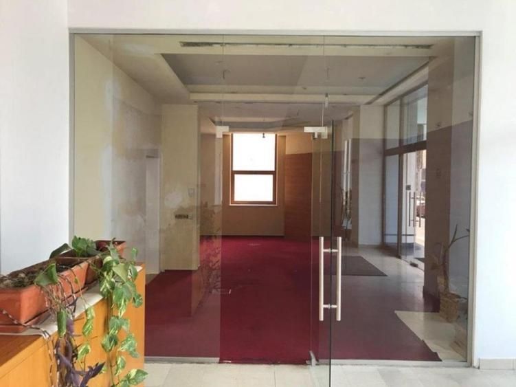 BRASADAS vinde Cladire de Birouri Inchiriat in Zona Unirii. - Poză 10