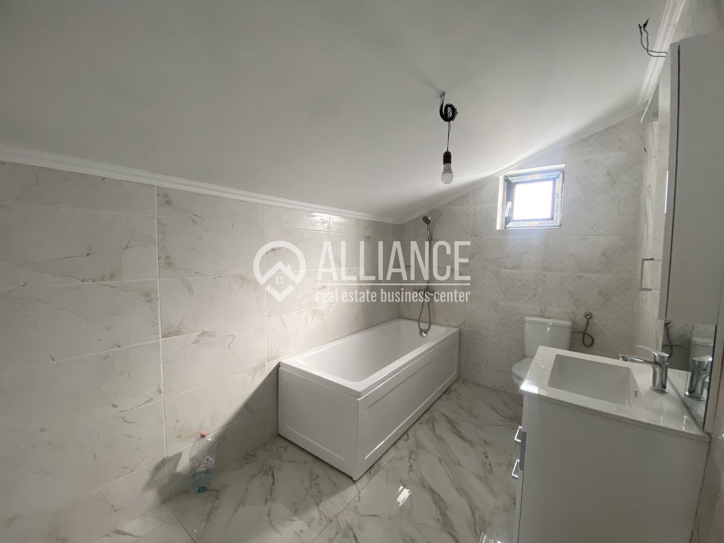 Valu lui Traian (COD 07) Casă P+M cu 5 camere, teren de 517 mp - Poză 20