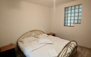 Vila cu 10 camere,pretabil compartimentare in 2 unitati separat,ASTRA. - Poză 16