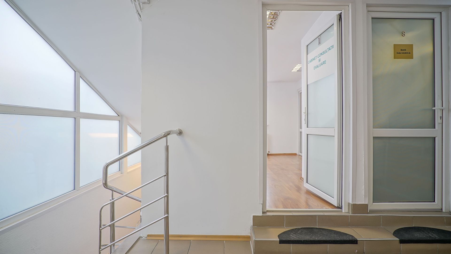 Spatiu Comercial modern 200mp, vad pietonal si auto, Bartolomeu - Poză 3