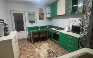 Casă spațioasă cu teren generos, la doar 20 de minute de Craiova - Poză 2