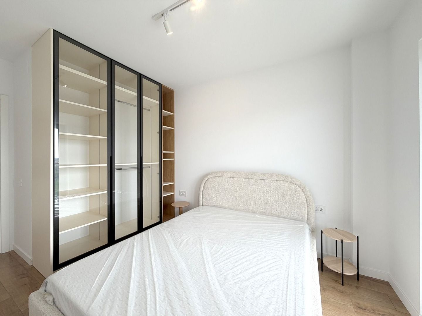 Studio mobilat si utilat | terasa 10 mp | Prima Vista Pipera-Barbu Vacarescu - Poză 4