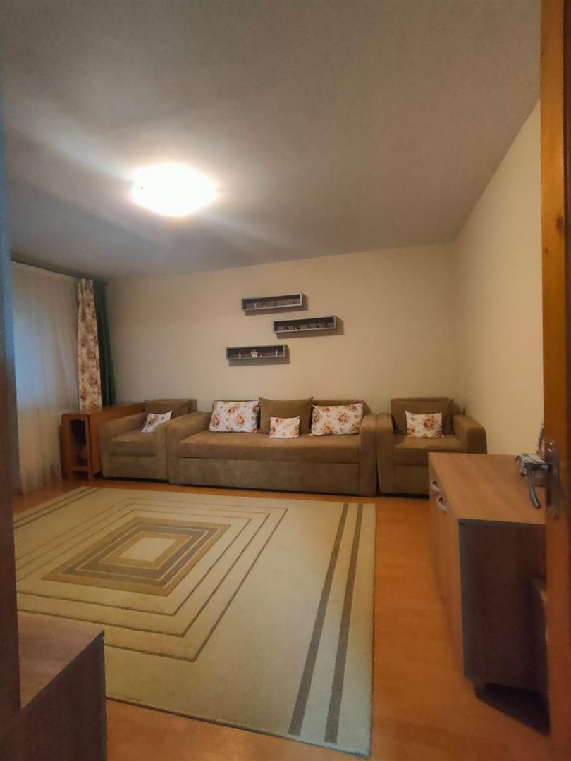 Apartament cu 3 camere decomandat zona Nufarul - Poză 1