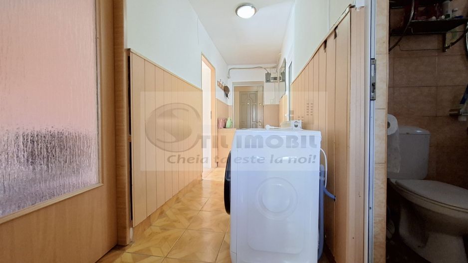 Liber, de vanzare apartament 3 camere Valea Lupului Iasi, baie cu geam - Poză 2