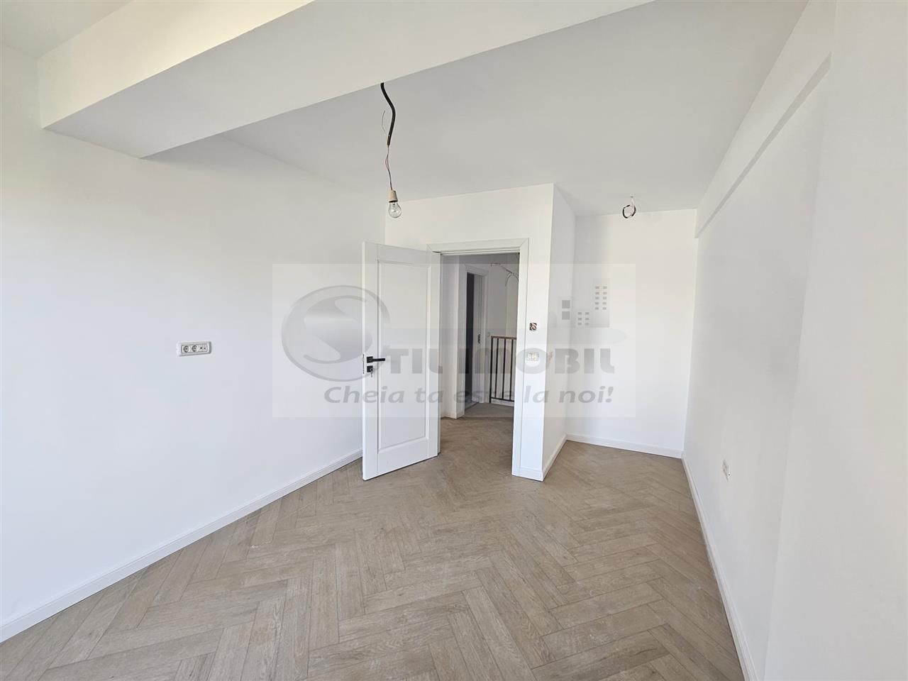 Apartament exclusivist dispus P+1E + curte 70mp - Poză 11