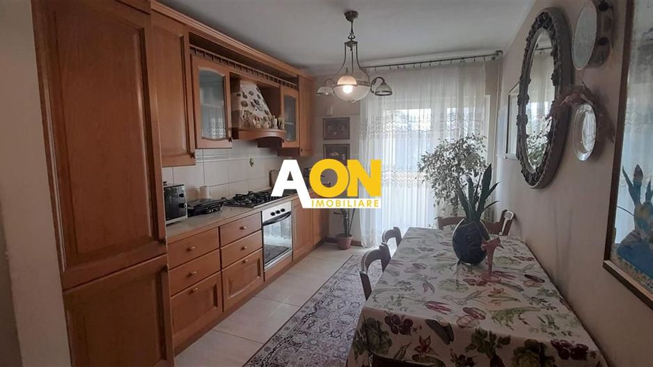 Apartament 3 camere cu scara interioara zona ultracentrala - Poză 4