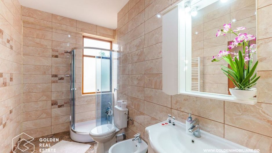 Oportunitate de investiție, vila pretabila pentru  afacere de familie - Poză 20