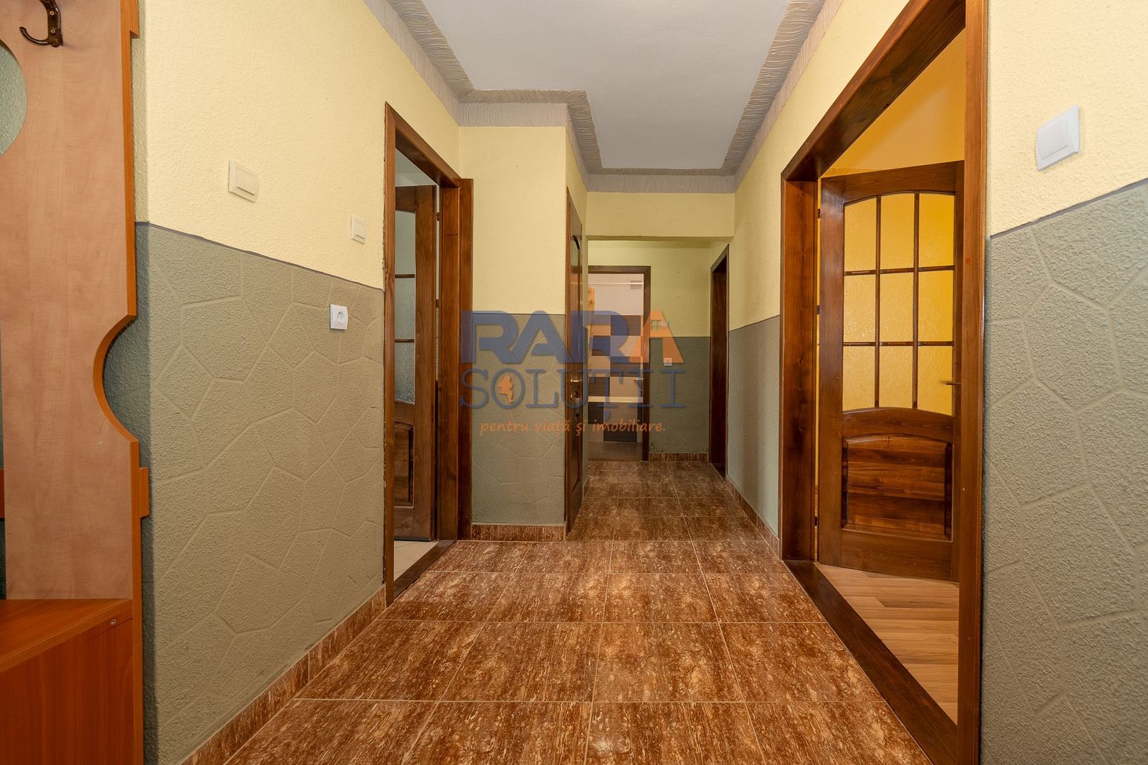 Apartament cu 3 camere, două băi, 77 mp - Poză 1