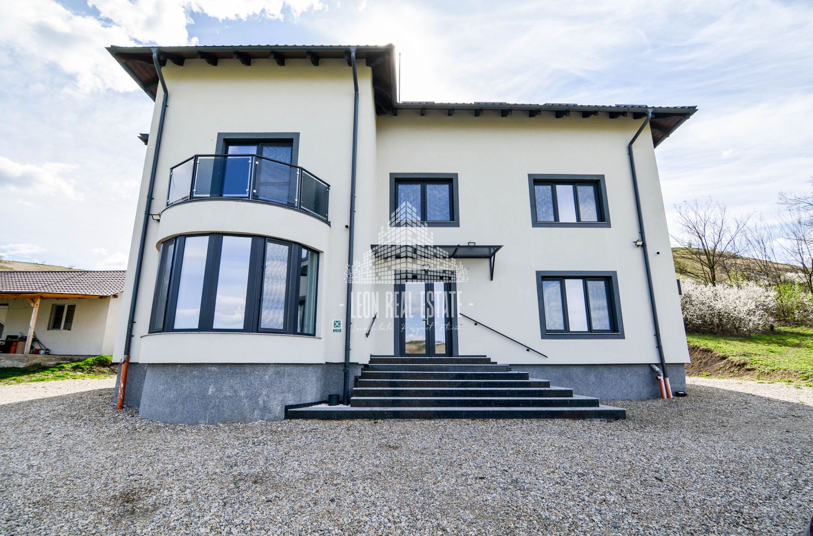 Penisune - Afacere la cheie 9 camere de vanzare la 20km de Cluj-Napoca - Poză 1