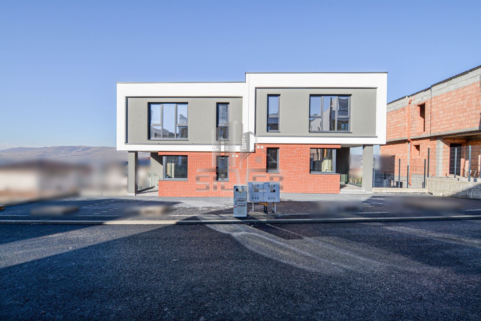 Casa de tip Duplex cu demisol si terasa - Poză 1