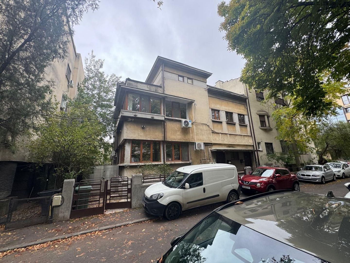 Vila generoasa in zona Capitale Victoriei Dorobanti - Poză 1