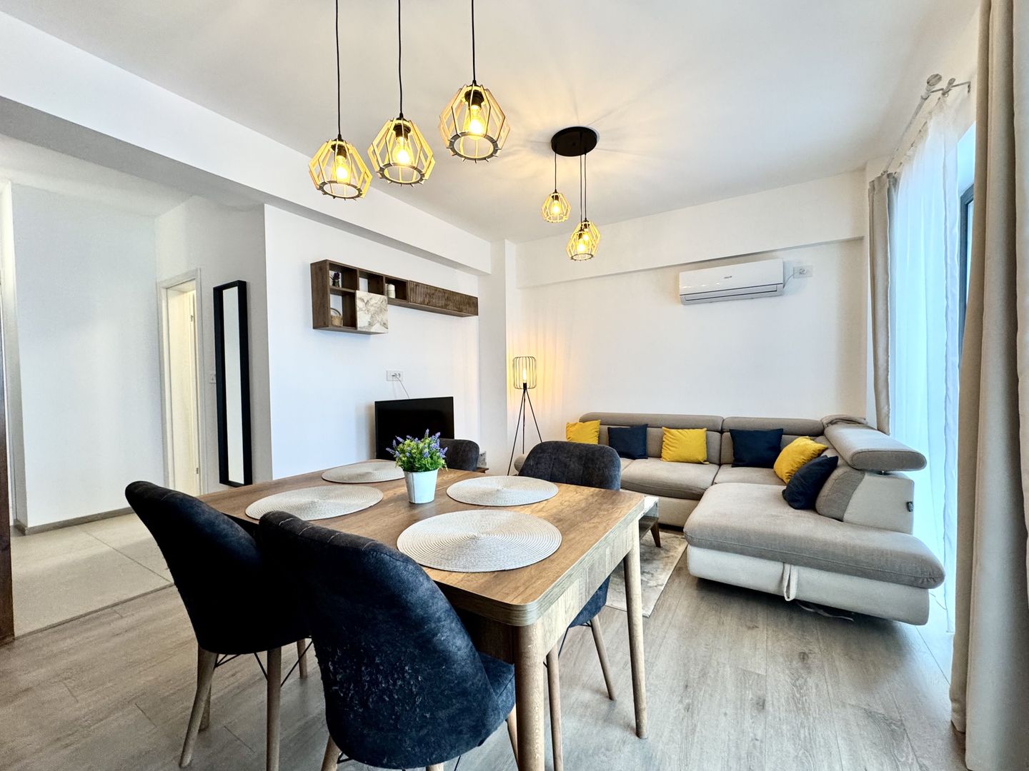 Apartament cu 2 camere, cochet si primitor,  zona Lipovei- Lidl - Poză 1