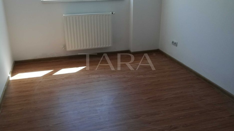 Apartament cu 3 camere vând an floresti - Poză 3