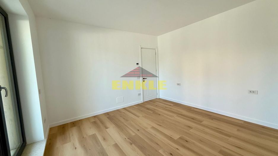 Apartament de lux, 5 minute de Botoșani, 109 mp utili+terasă si curte - Poză 6