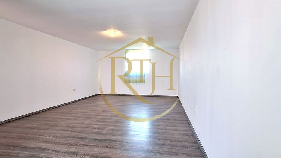 Oferim spre inchiriere, Apartament spatios, 4 camere, pentru locuit sau Firme - Poză 10