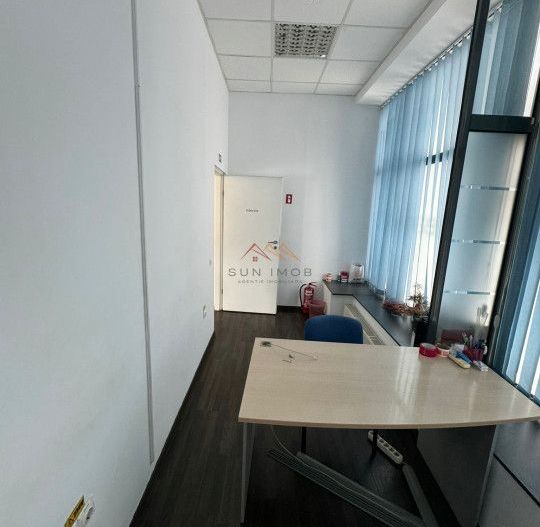 Spatiu comercial, ultracentral, compartimentat, 117m2, 19ml vitrina,CT - Poză 7