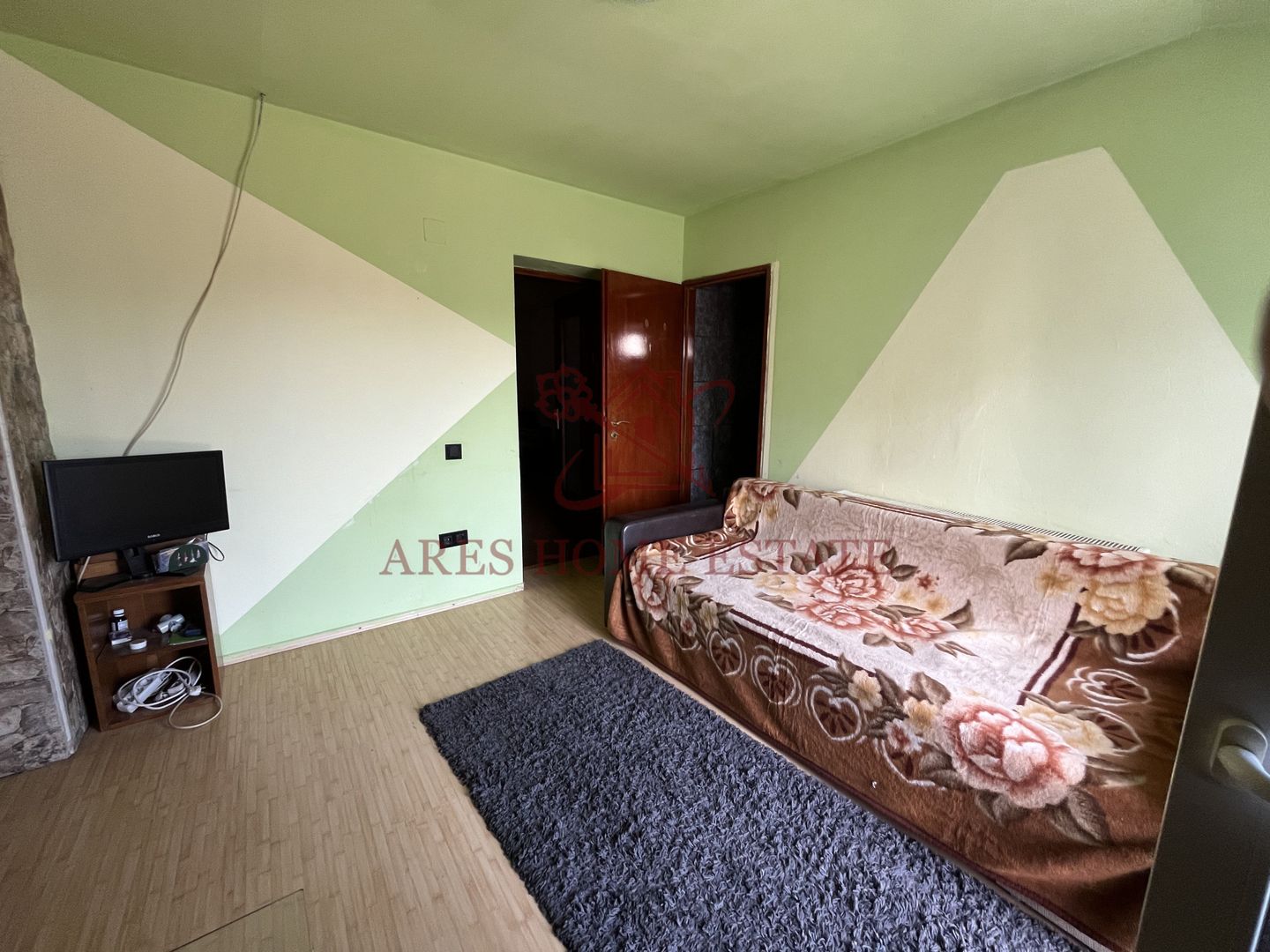 Casă individuală P+1+pod, pe piloni cu panouri solare - Poză 9